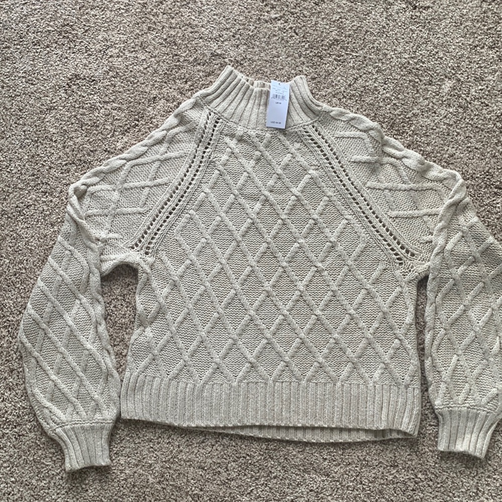 New American Eagle Tan Sweater Size Medium. Adorable sweater!!!